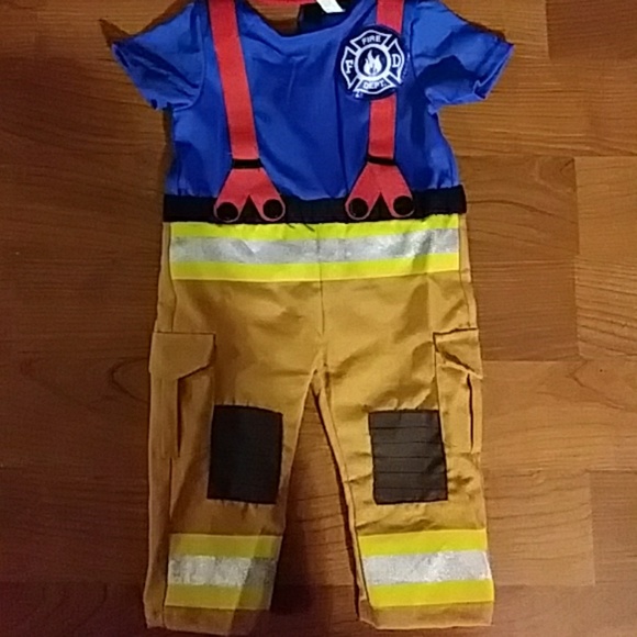 Fireman Costume - Picture 4 of 7